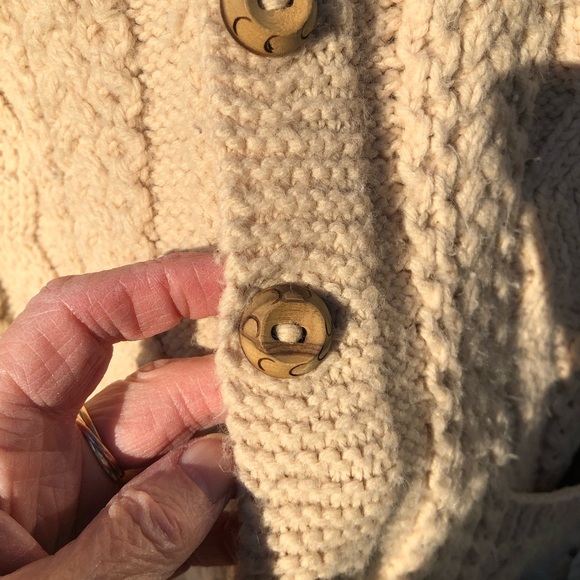 Vintage Hand Knitted Aran Cardigan - Acrylic yarn - L - cream tan colour - Picture 6 of 8